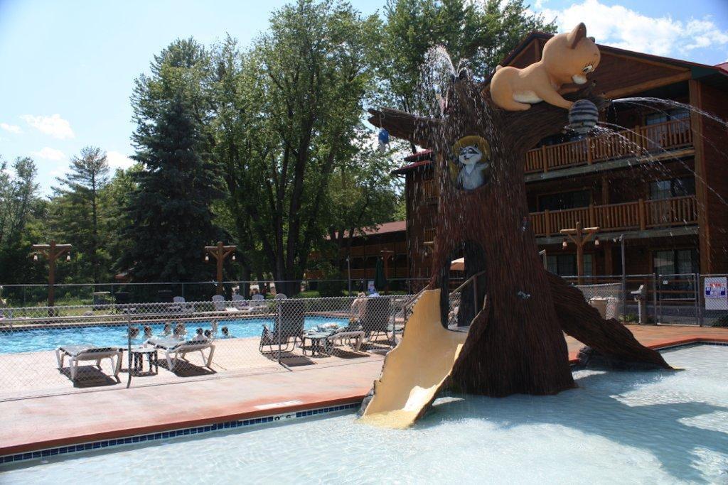 ויסקונסין דלס Meadowbrook Resort מראה חיצוני תמונה