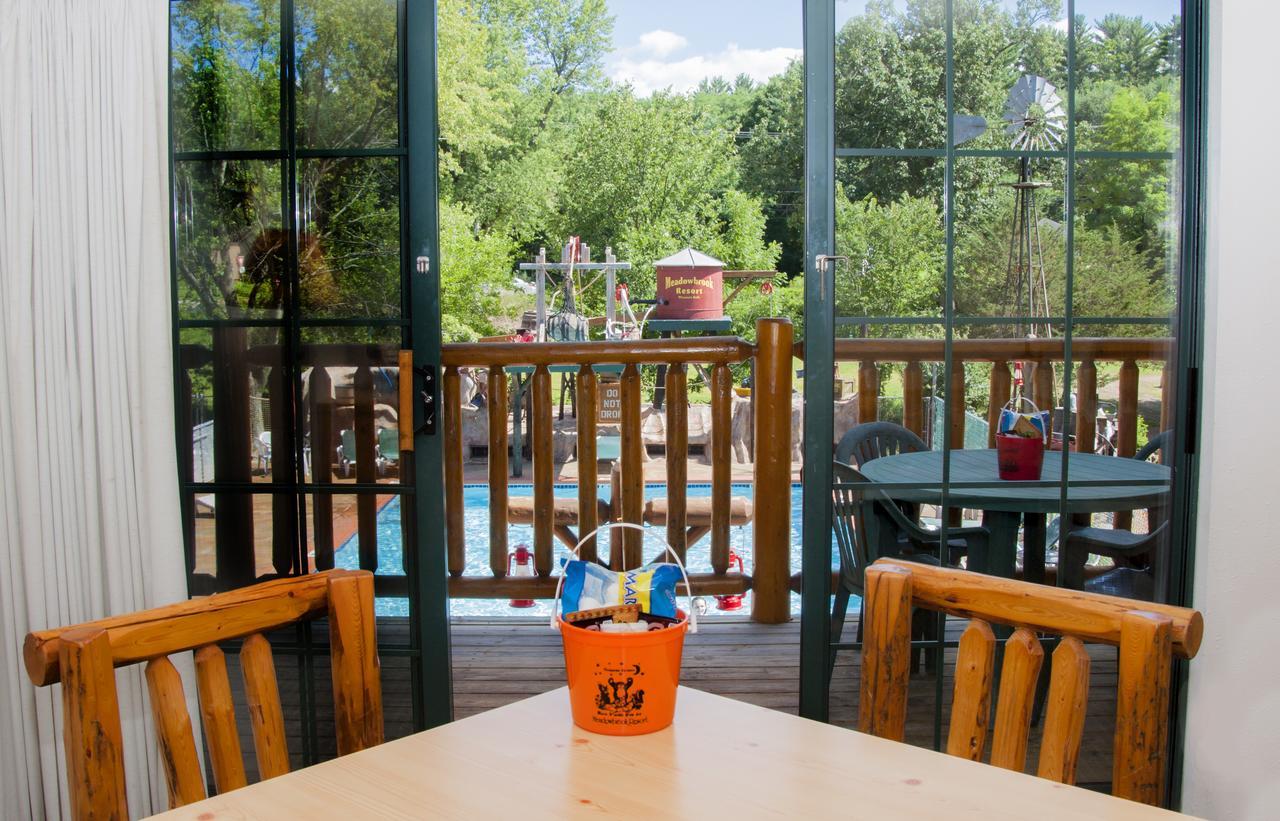 ויסקונסין דלס Meadowbrook Resort מראה חיצוני תמונה